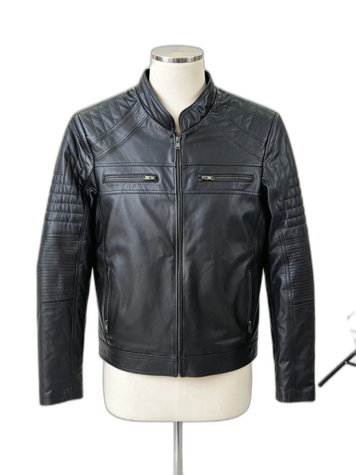Chaqueta Titan de cuero genuino hecho a mano en Quito, Ecuador - vista 5